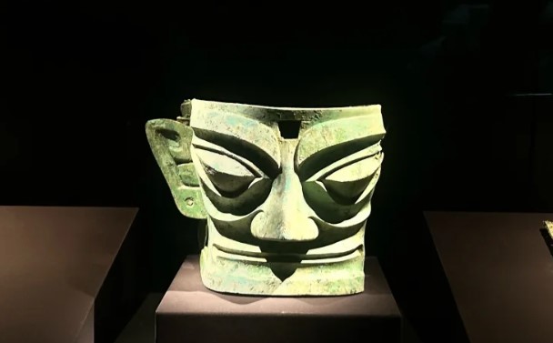 2026三星堆选人工讲解还是智能讲解比较好？