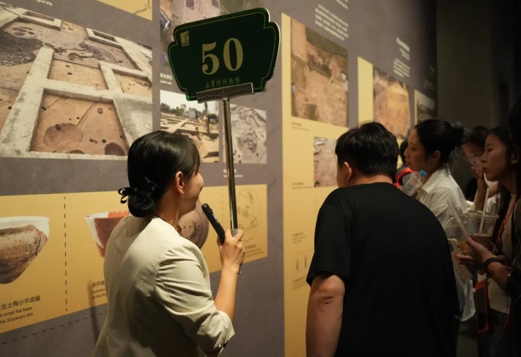 三星堆游览雇个讲解员多少钱?