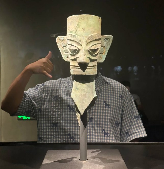 三星堆有事打电话照片已拍！