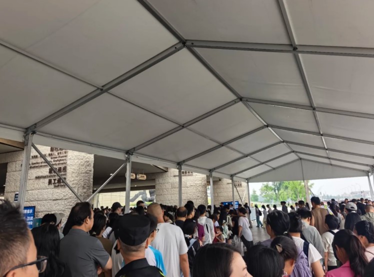随说的夜场也没有人？4点20人都挤死了~~