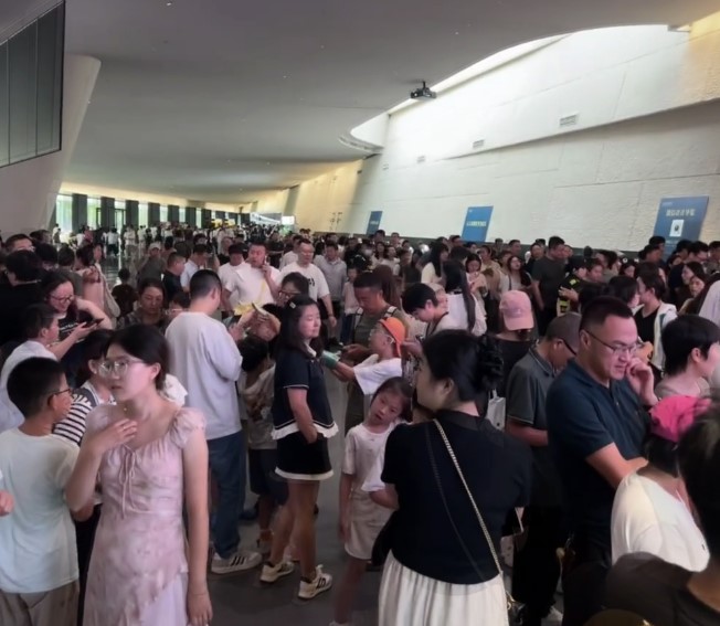 怎么没人告诉我，什么淡季这么多人啊？